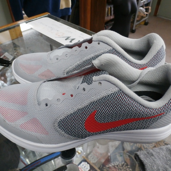 nike revolution 3 lace style